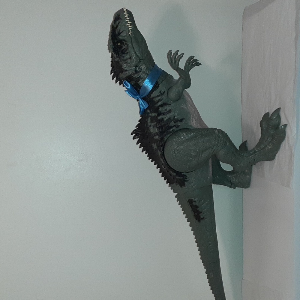 Jurassic World Super Colossal Giganotosaurus. "New"